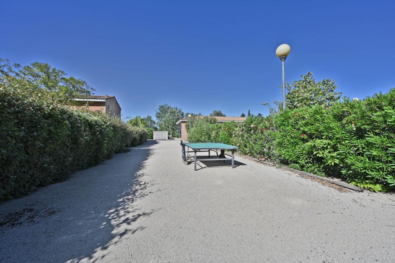 Le Petit Bonheur - Place Parking Privee - Clim - Terrasse - Piscine Partagee - Proche Parc Spirou Saint-Saturnin-lès-Avignon Exterior foto